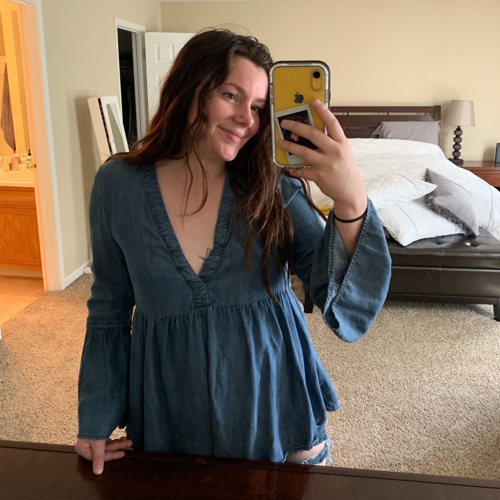 A&E long sleeve ruffle flowy shirt